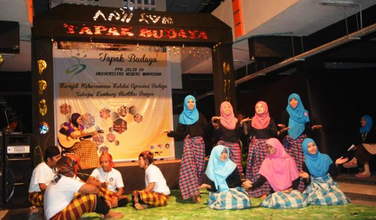 Mahasiswa PPG UNM Gelar Tapak Budaya, Tampilkan Puluhan Kesenian Nusantara